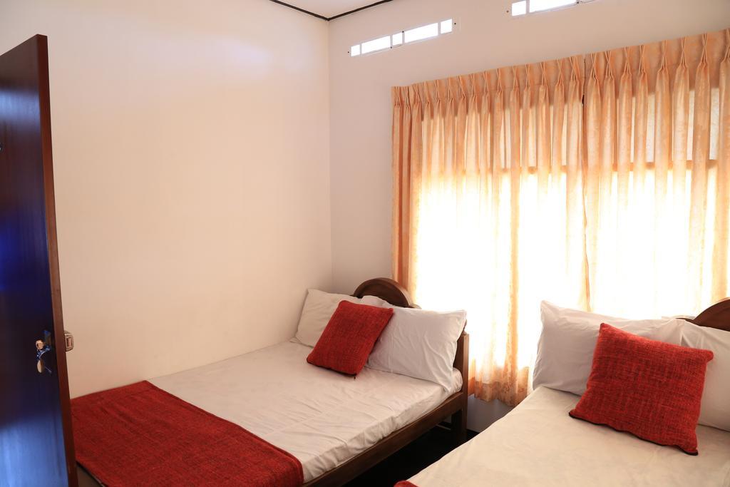Yaarl Holiday Inn Jaffna Exterior foto